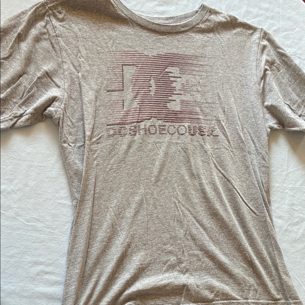 DC Shoe Co Boys Heather Gray Short Sleeve Tee with Maroon Logo Size XL